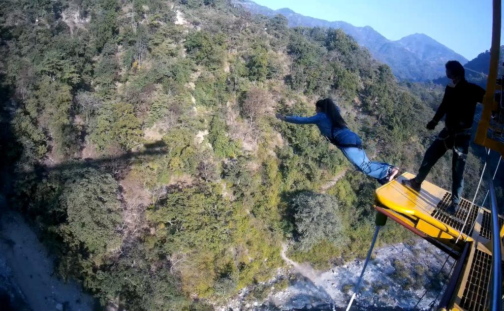 bungee jumping at rishikesh