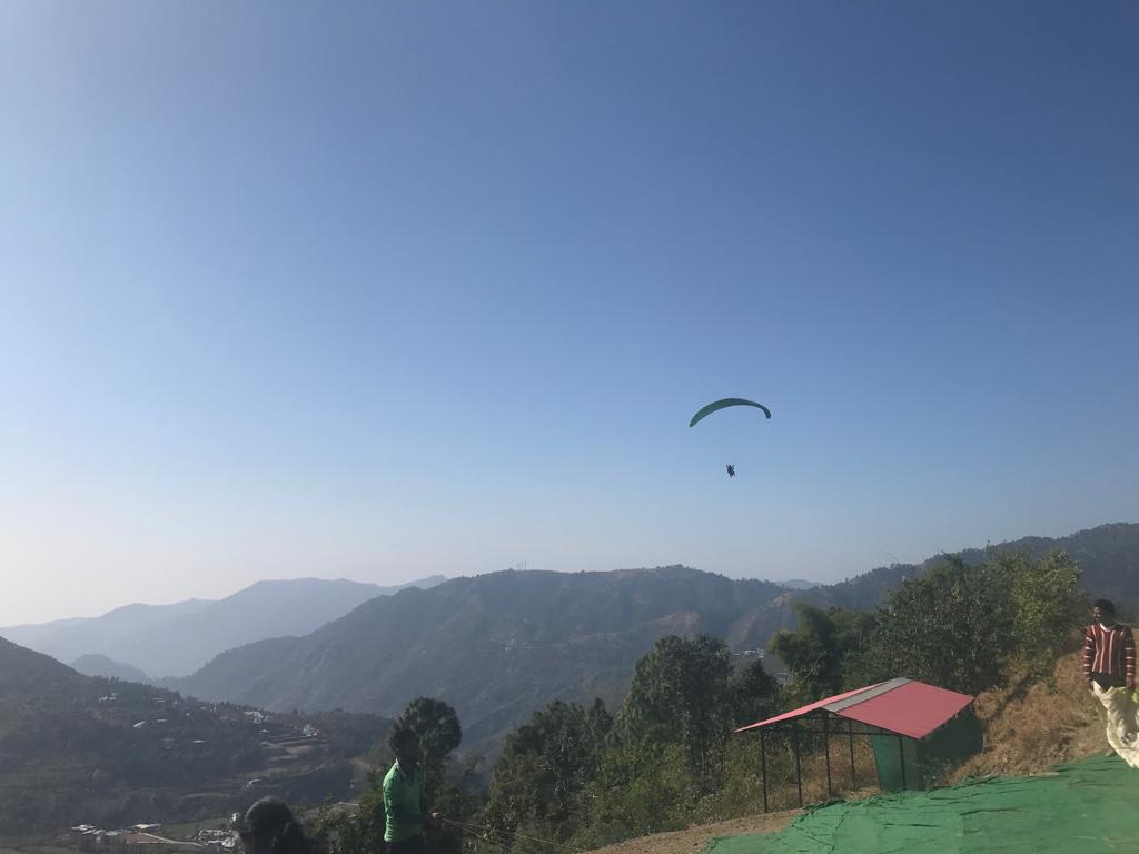 paragliding at manali