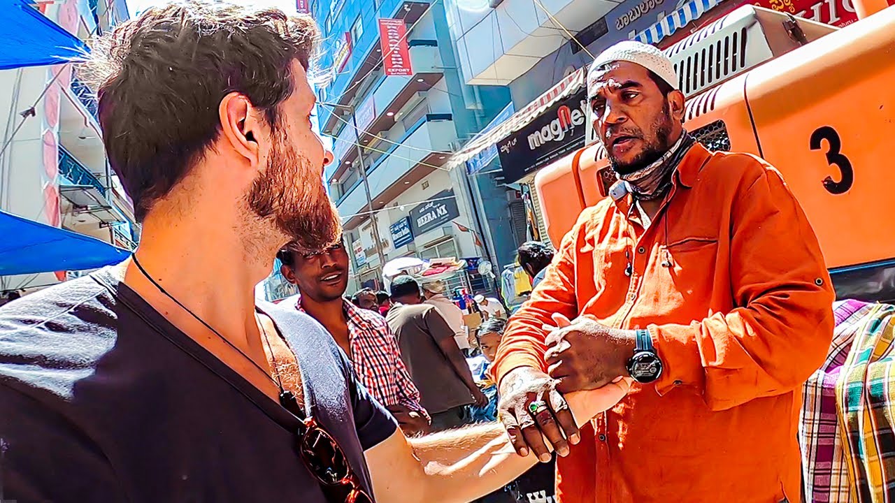 Dutch YouTuber Harassed by Trader in Bengaluru Market. The Video Goes Viral