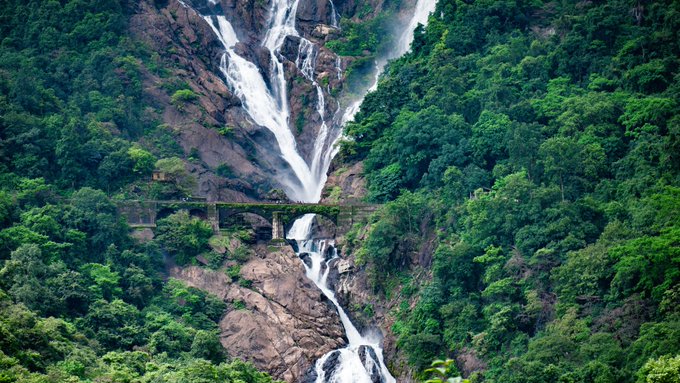 Crowd of People Heading Towards Dudhsagar Falls : Entry Refused, Railway Police Issued A Ban