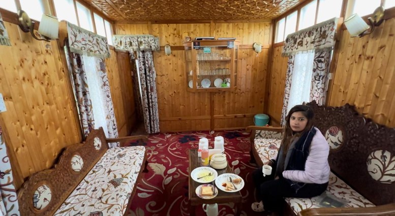 houseboat in srinagar price