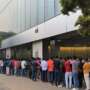 iPhone 15 Buyers Have Been Waiting in Long Queues Outside Apple Stores in Mumbai And Delhi Since 4 Am!